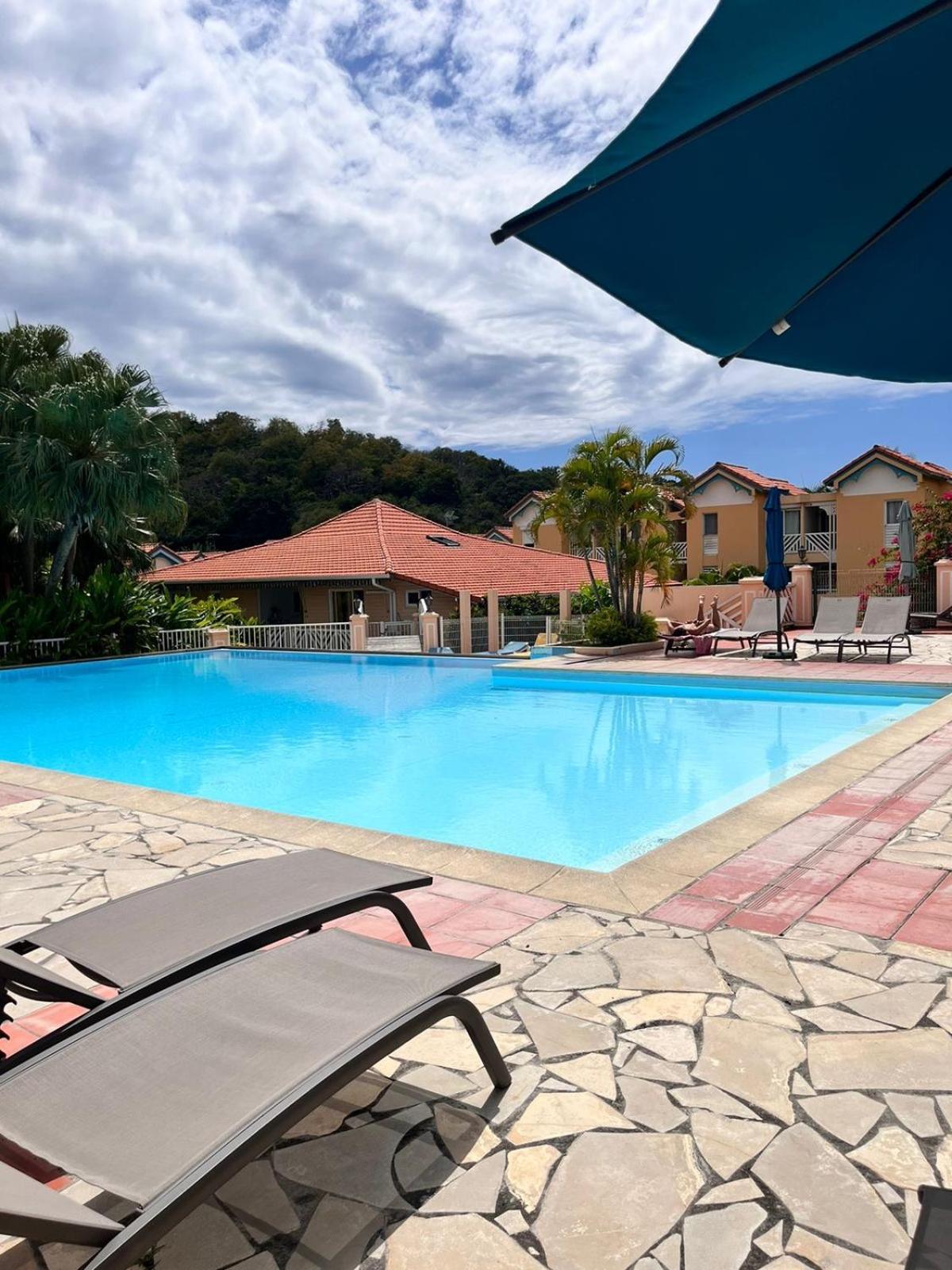 Superbe Studio De Standing A 800M De La Mer Des Caraibes Le Hameau De Beauregard Sainte Anne Apartment Exterior foto