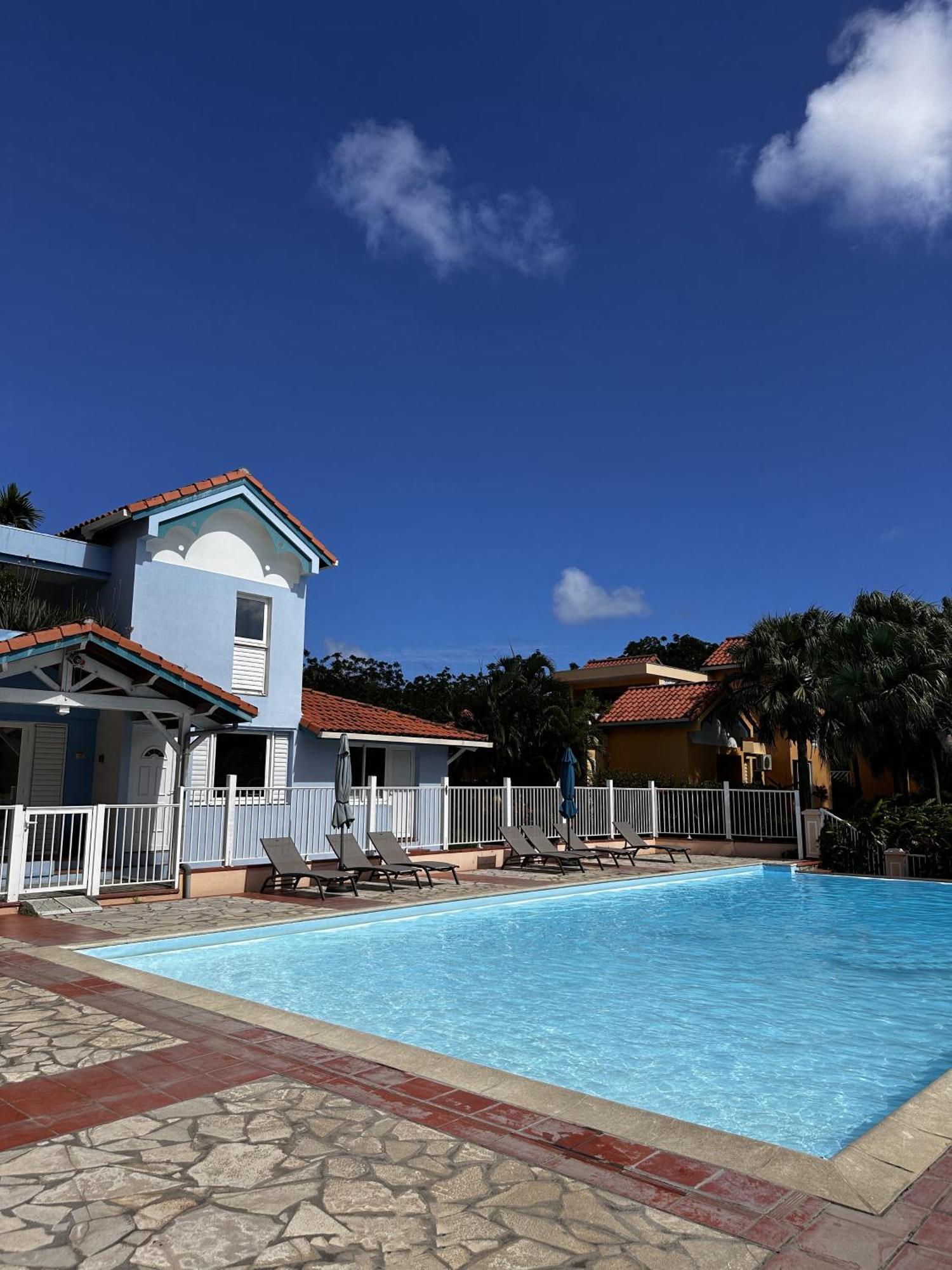 Superbe Studio De Standing A 800M De La Mer Des Caraibes Le Hameau De Beauregard Sainte Anne Apartment Exterior foto